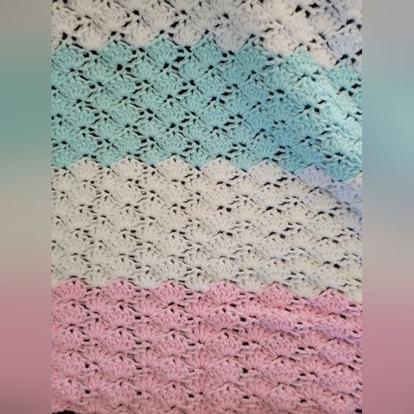 Crochet shells mint/white/pink handcrafted throw blanket size 42 x 42 inches - Picture 3 of 3